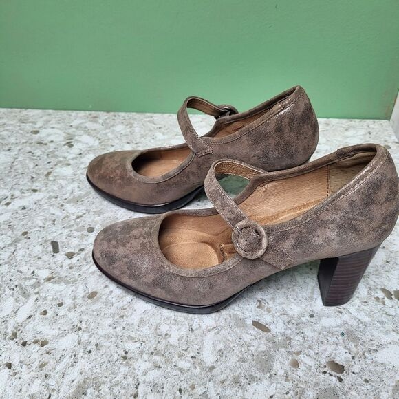 NEW Sofft Irredescent Mary Jane - Size 9 - Picture 1 of 5